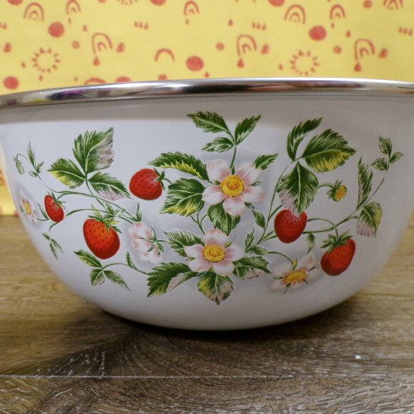 Enamel Mixing Bowl/Serving Bowl Strawberry Design 2 Qt - Picture 3 of 10